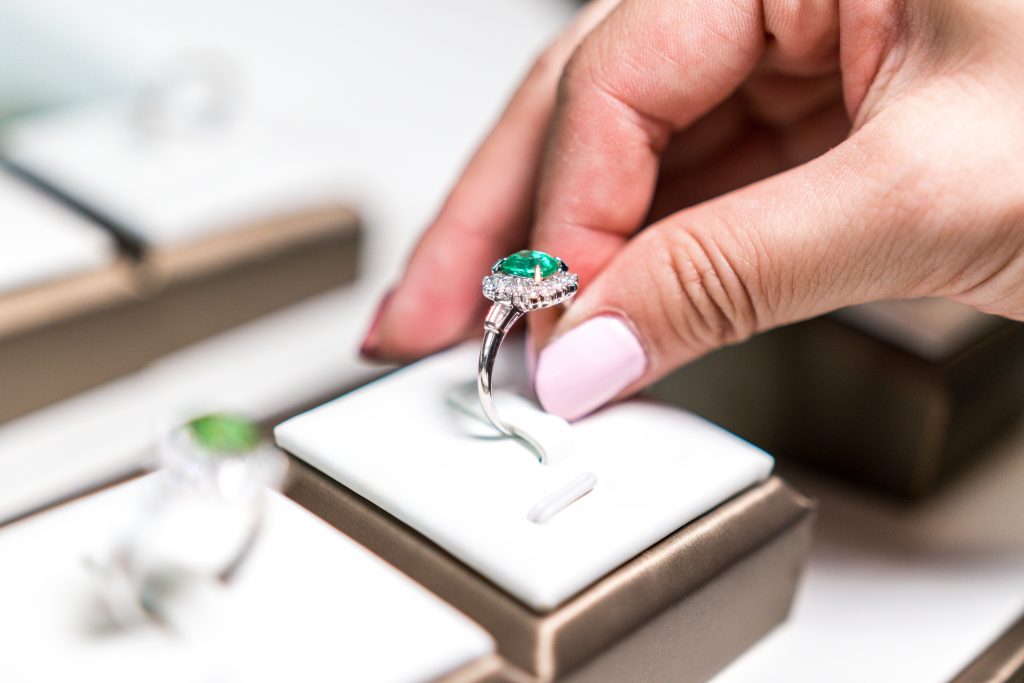 anniversary gifts idea , emeralds jewellery