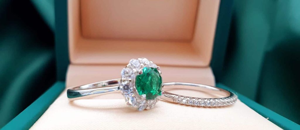 emerald engagement ring